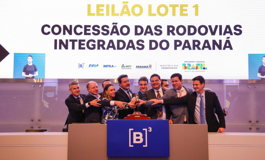 O leilão foi realizado nesta sexta-feira (25) na Bolsa de Valores, em São Paulo, e contou com a participação do governador Carlos Massa Ratinho Junior