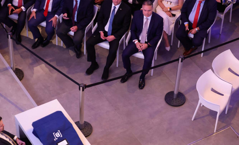 O leilão foi realizado nesta sexta-feira (25) na Bolsa de Valores, em São Paulo, e contou com a participação do governador Carlos Massa Ratinho Junior