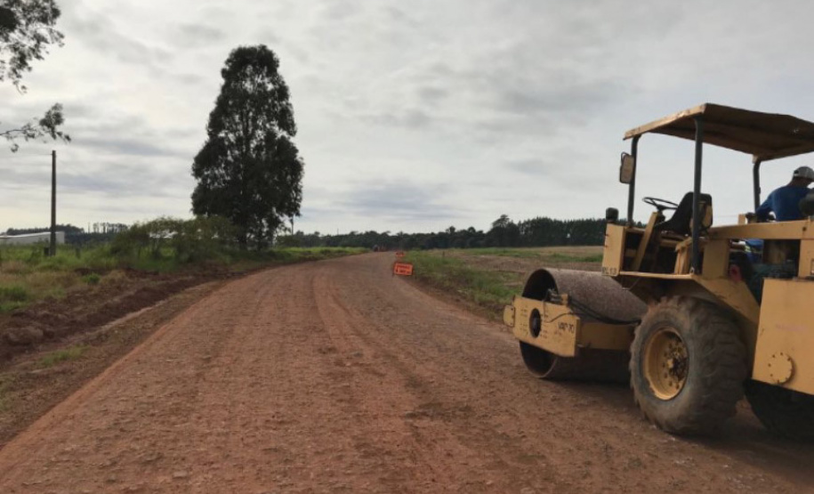Investimento de R$ 4,2 mi garante conservação de via rural entre Mamborê e Luiziana