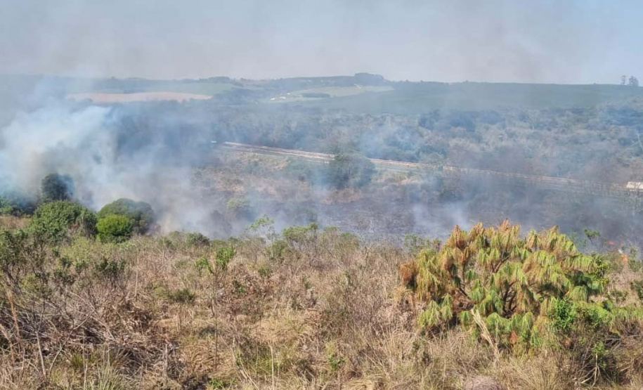 O IAT promoveu nesta quarta-feira (23) uma nova ação de queimada controlada no Parque Estadual de Vila Velha.