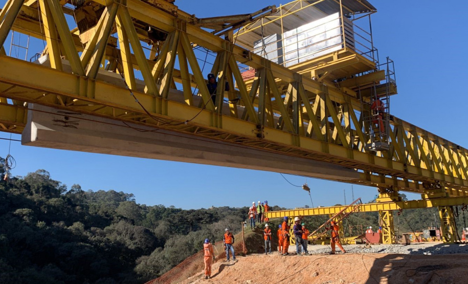 Transporte de vigas para pontes da Rodovia dos Minérios segue até o dia 22