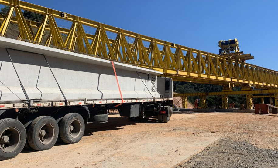 Transporte de vigas para pontes da Rodovia dos Minérios segue até o dia 22