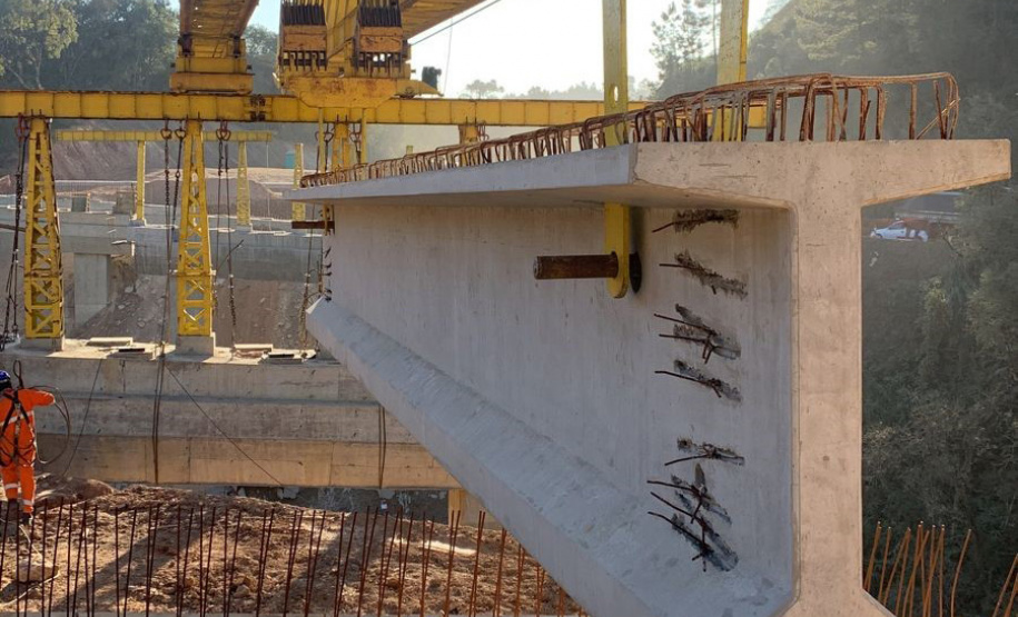 Transporte de vigas para pontes da Rodovia dos Minérios segue até o dia 22