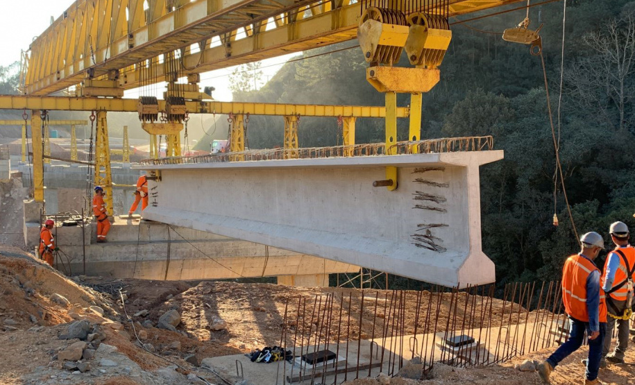 Transporte de vigas para pontes da Rodovia dos Minérios segue até o dia 22