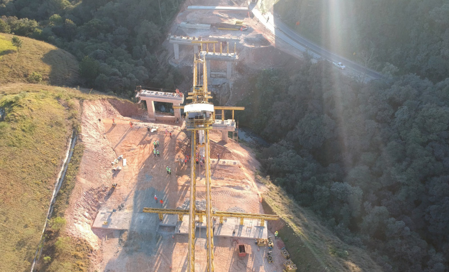 Transporte de vigas para pontes da Rodovia dos Minérios segue até o dia 22