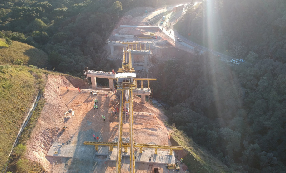 Transporte de vigas para pontes da Rodovia dos Minérios segue até o dia 22