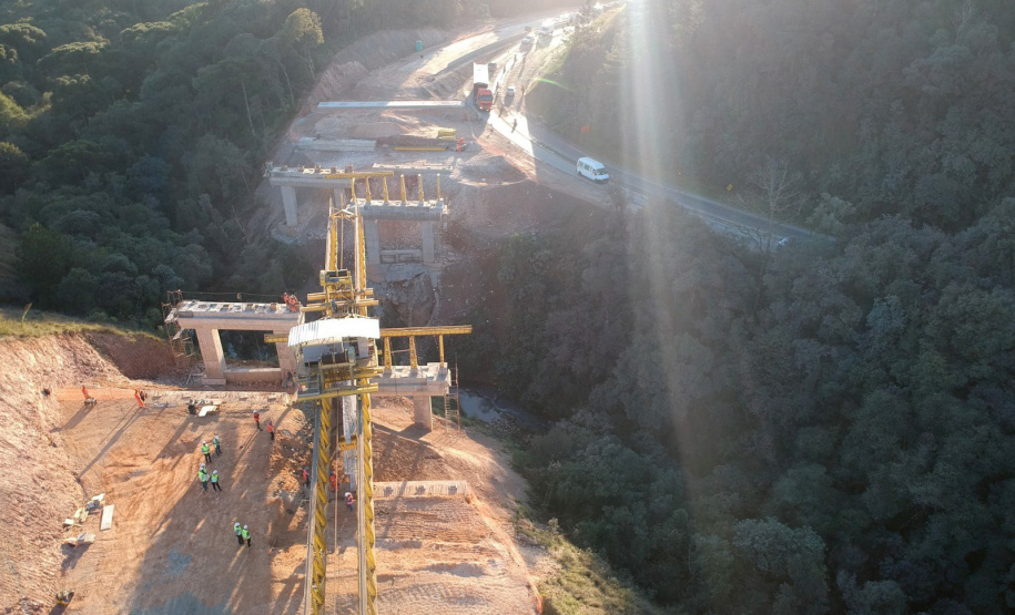 Transporte de vigas para pontes da Rodovia dos Minérios segue até o dia 22