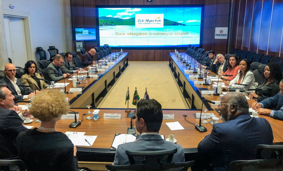 Governo do Paraná recebe presidente de Saint-Martin para aprendizagem mútua em turismo