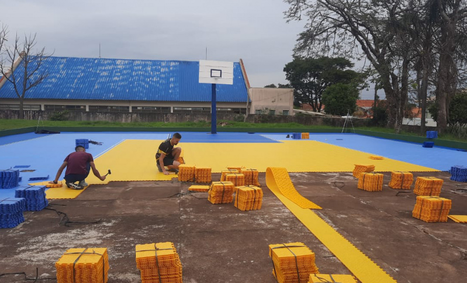 Governo do Paraná inicia projeto-piloto de instalação de pisos em quadras esportivas em Jandaia do Sul