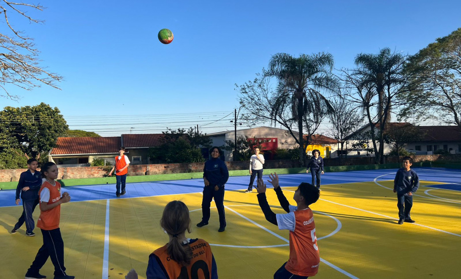 Governo do Paraná inicia projeto-piloto de instalação de pisos em quadras esportivas em Jandaia do Sul