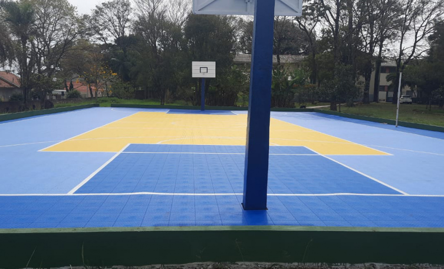 Governo do Paraná inicia projeto-piloto de instalação de pisos em quadras esportivas em Jandaia do Sul