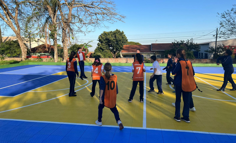 Governo do Paraná inicia projeto-piloto de instalação de pisos em quadras esportivas em Jandaia do Sul