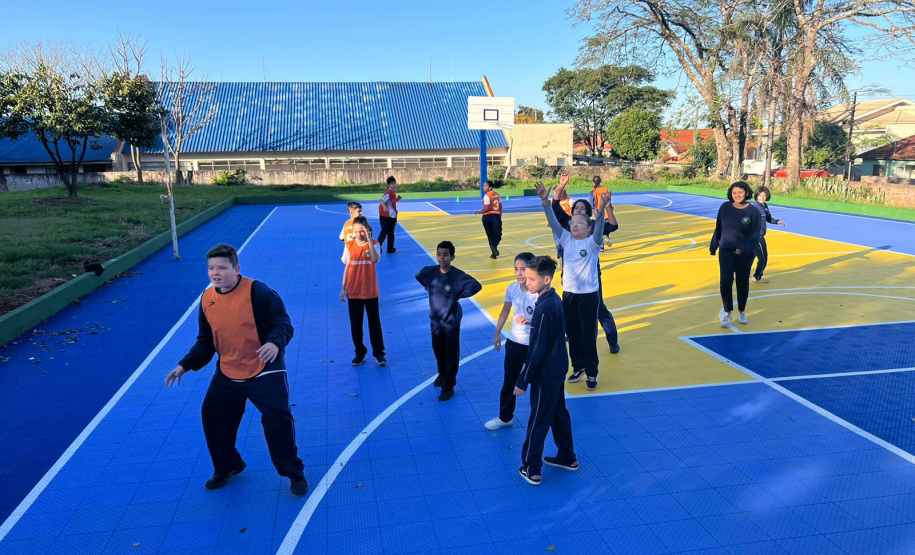 Governo do Paraná inicia projeto-piloto de instalação de pisos em quadras esportivas em Jandaia do Sul