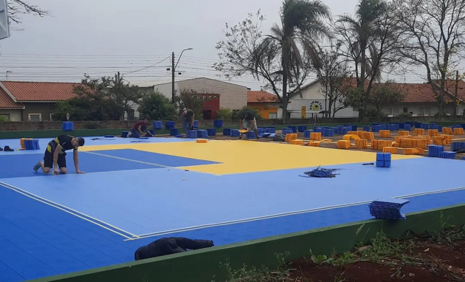 Governo do Paraná inicia projeto-piloto de instalação de pisos em quadras esportivas em Jandaia do Sul