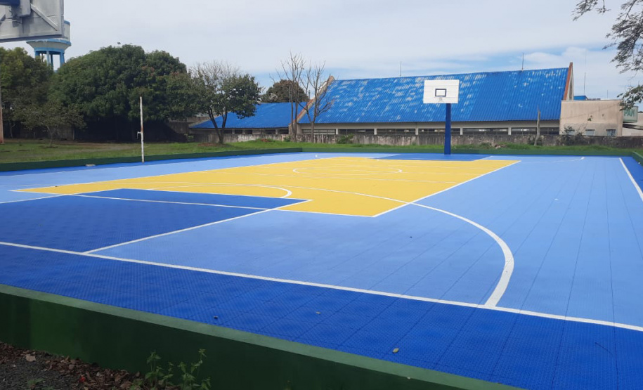 Governo do Paraná inicia projeto-piloto de instalação de pisos em quadras esportivas em Jandaia do Sul