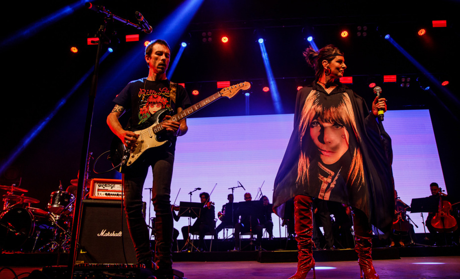 Beto Lee e Fernanda Abreu homenageiam Rita Lee no Teatro Guaíra