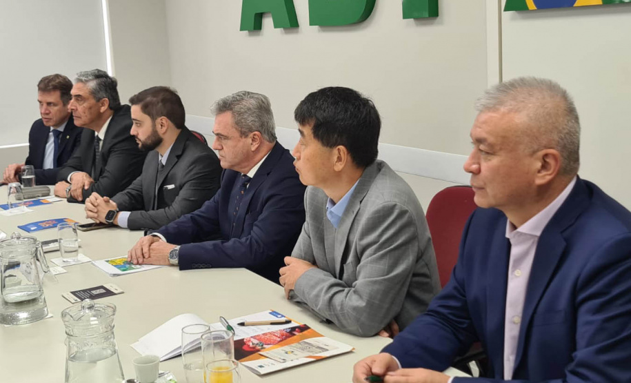 Paraná apresenta potencial produtivo e estrutura de defesa agropecuária e a autoridades chinesas