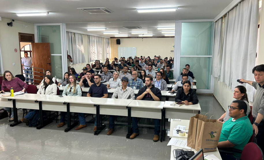 Programa de bolsas do IDR-Paraná qualifica profissionais para o desenvolvimento rural
