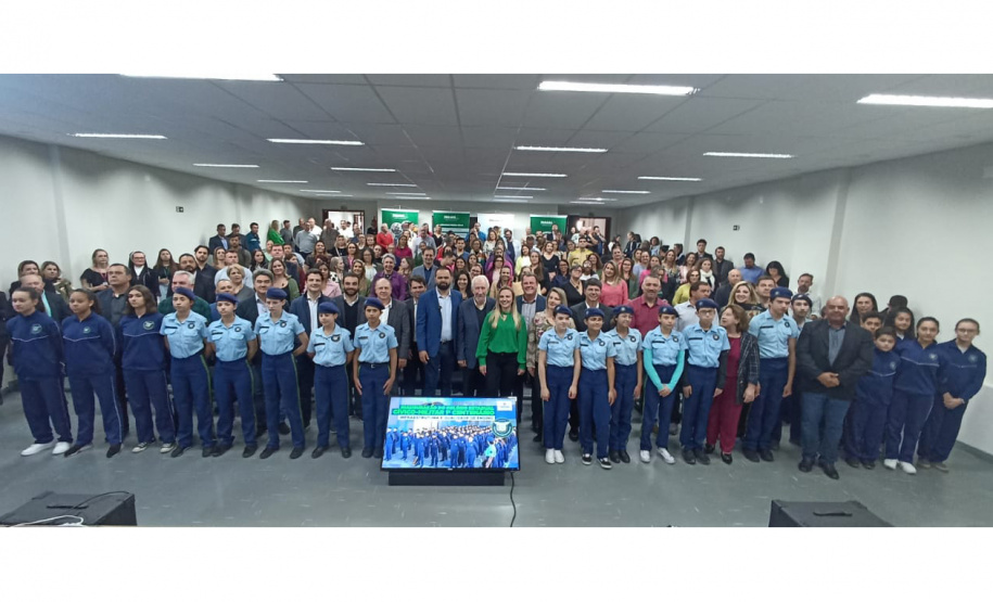 Governo inaugura, em Campo Largo, última escola paralisada pela Quadro Negro