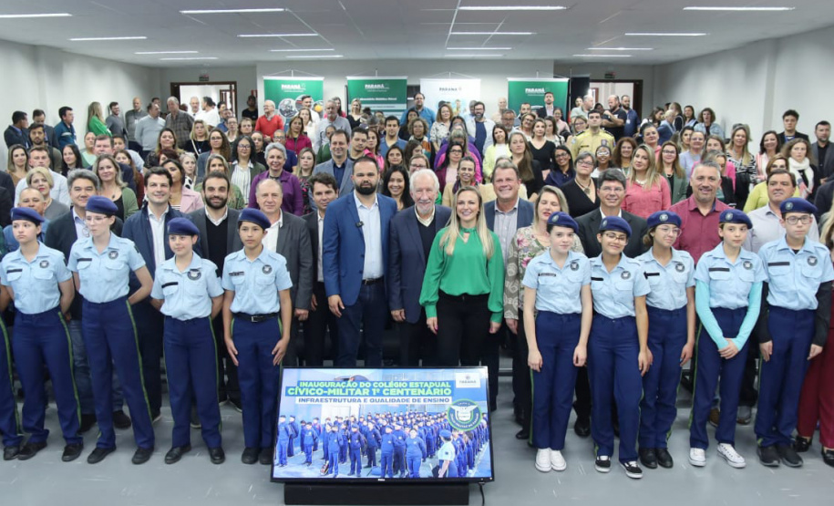 Governo inaugura, em Campo Largo, última escola paralisada pela Quadro Negro