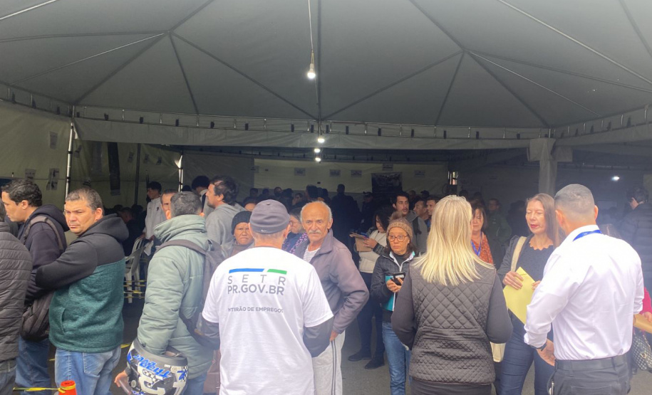 Mais de 800 pessoas conseguem emprego em mutirão realizado na Capital