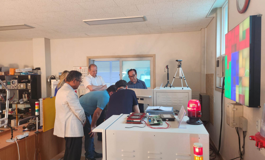 O secretário estadual da Indústria, Comércio e Serviços, Ricardo Barros, esteve nessa semana em missão à Coreia do Sul para prospectar novos investimentos do país asiático no Paraná.