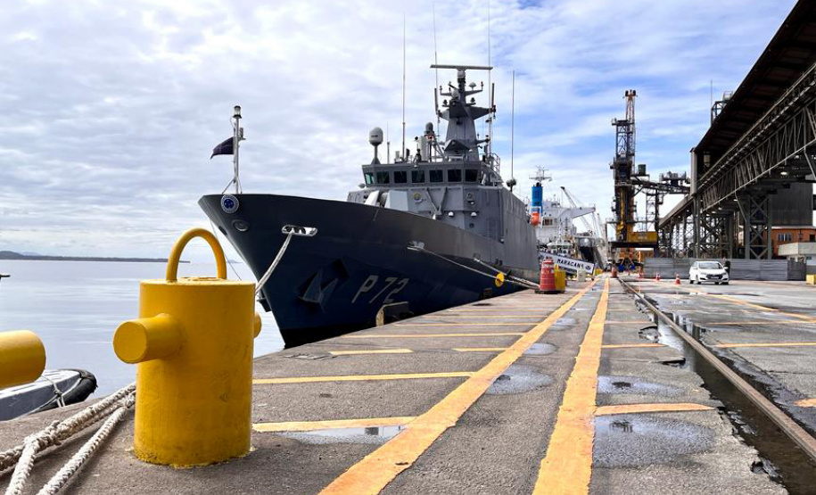 Navio-patrulha Maracanã atraca no Porto de Paranaguá