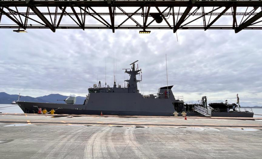 Navio-patrulha Maracanã atraca no Porto de Paranaguá