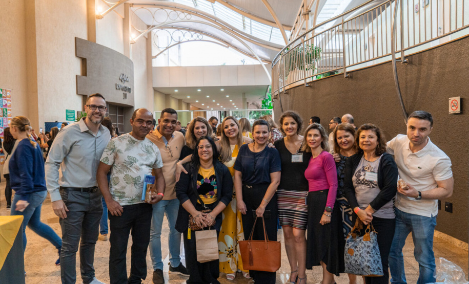 Educação reúne 800 educadores em encontro de formação continuada em Foz do Iguaçu