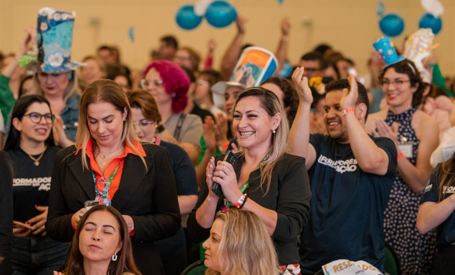 Educação reúne 800 educadores em encontro de formação continuada em Foz do Iguaçu