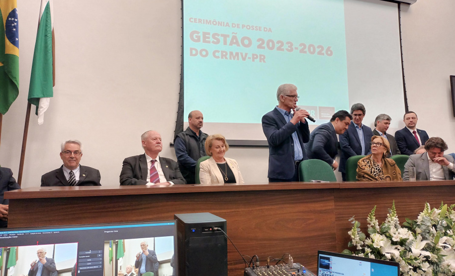 posse do novo presidente do Conselho Regional de Medicina Veterinária, Adolfo Yoshiaki Sasaki, nesta segunda-feira, na Fetaep