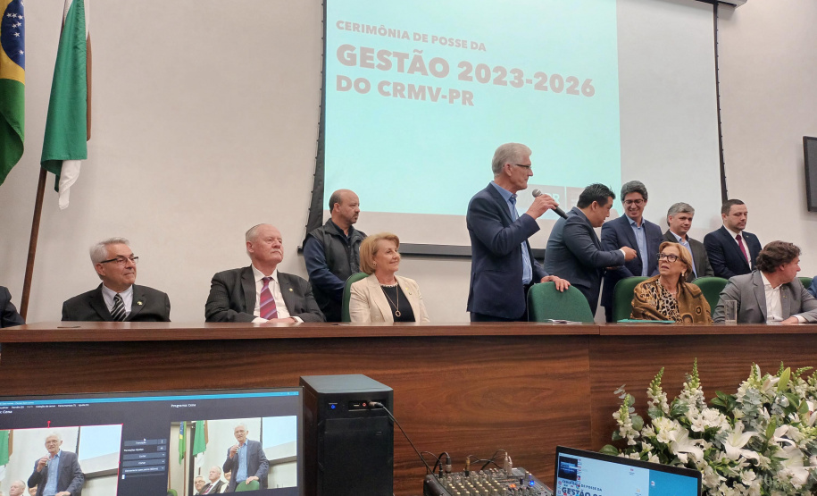 posse do novo presidente do Conselho Regional de Medicina Veterinária, Adolfo Yoshiaki Sasaki, nesta segunda-feira, na Fetaep