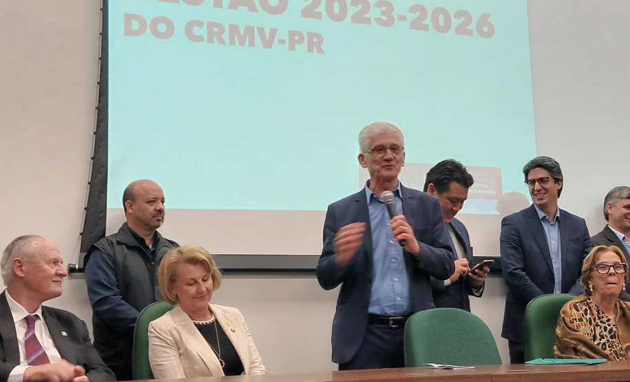 posse do novo presidente do Conselho Regional de Medicina Veterinária, Adolfo Yoshiaki Sasaki, nesta segunda-feira, na Fetaep