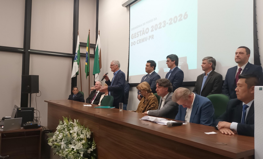 posse do novo presidente do Conselho Regional de Medicina Veterinária, Adolfo Yoshiaki Sasaki, nesta segunda-feira, na Fetaep
