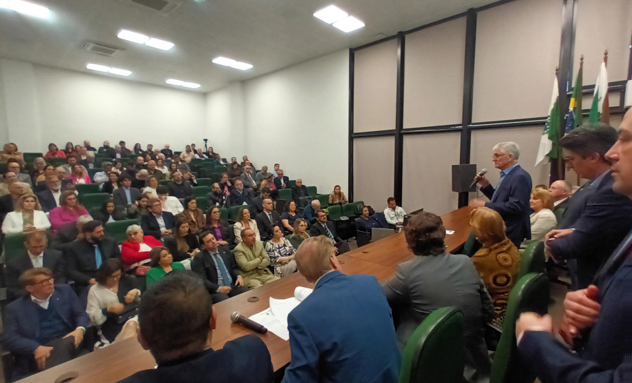 posse do novo presidente do Conselho Regional de Medicina Veterinária, Adolfo Yoshiaki Sasaki, nesta segunda-feira, na Fetaep