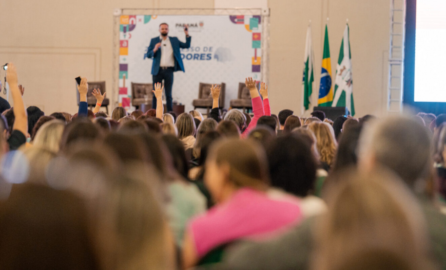 Educação reúne 800 educadores em encontro de formação continuada em Foz do Iguaçu