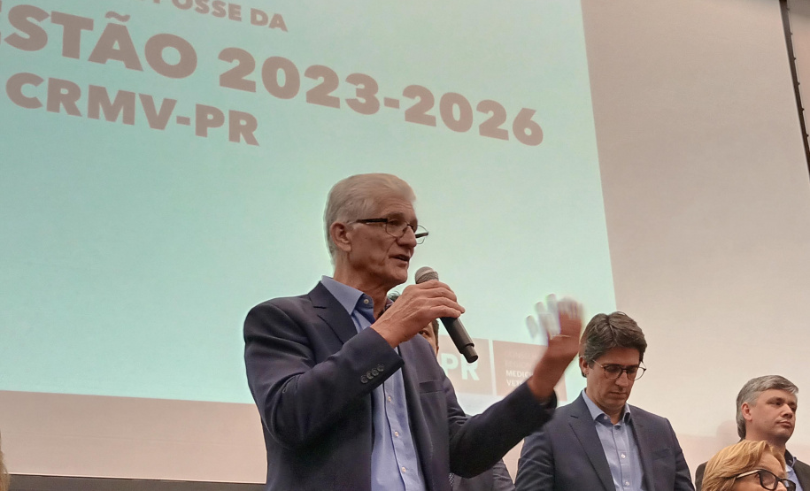 posse do novo presidente do Conselho Regional de Medicina Veterinária, Adolfo Yoshiaki Sasaki, nesta segunda-feira, na Fetaep