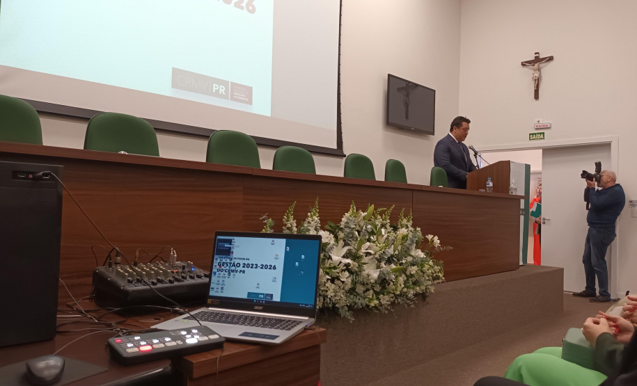 posse do novo presidente do Conselho Regional de Medicina Veterinária, Adolfo Yoshiaki Sasaki, nesta segunda-feira, na Fetaep