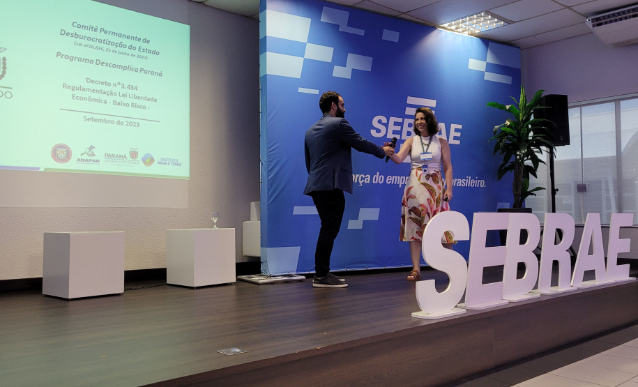 Jucepar orienta 150 gestores municipais sobre Decreto do Baixo Risco em Maringá