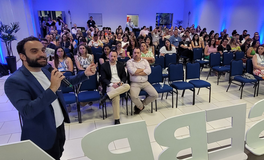 Jucepar orienta 150 gestores municipais sobre Decreto do Baixo Risco em Maringá