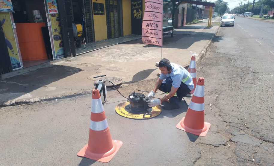 Equipamento ajuda a identificar irregularidades na tubulação de esgoto. Fumaça não é tóxica