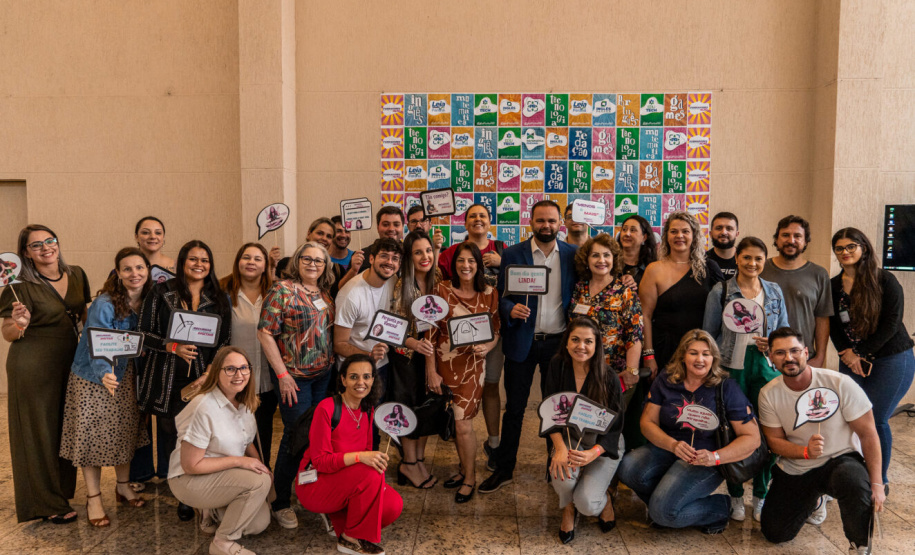 Educação reúne 800 educadores em encontro de formação continuada em Foz do Iguaçu