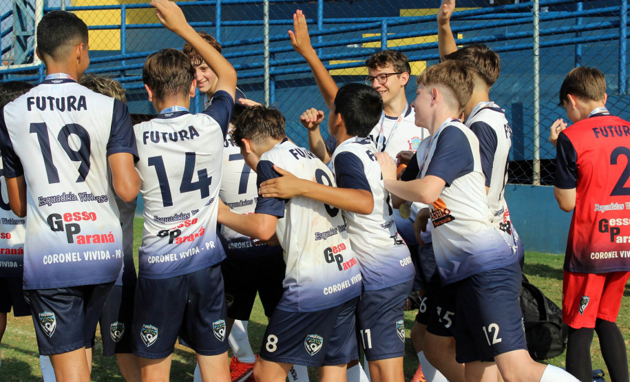 Encerrou no último fim de semana a Fase Macrorregional da 69ª edição dos Jogos Escolares do Paraná - Bom de Bola, nas cidades de Campina Grande do Sul, Rebouças, Planalto, Terra Roxa, Goioerê, Jardim Olinda, Jardim Alegre e Salto do Itararé. A etapa contou com 2.807 participantes, de 110 escolas paranaenses, representando 91 municípios