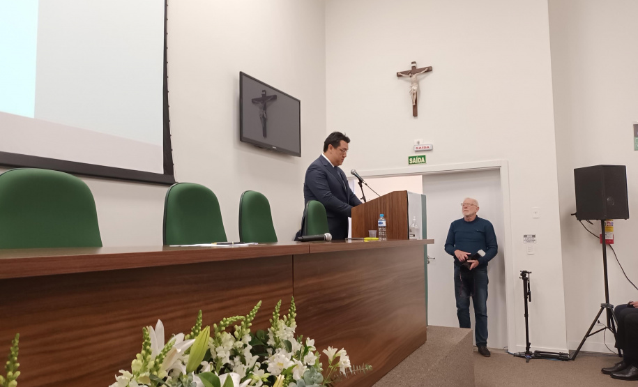 posse do novo presidente do Conselho Regional de Medicina Veterinária, Adolfo Yoshiaki Sasaki, nesta segunda-feira, na Fetaep