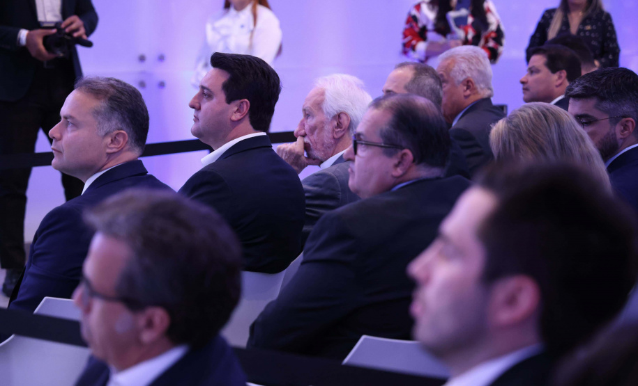 A disputa do Lote 2 do novo pacote de concessões rodoviárias do Paraná aconteceu na sede da B3, a Bolsa de Valores, em São Paulo, com a participação do governador Carlos Massa Ratinho Junior e do ministro dos Transportes, Renan Filho.