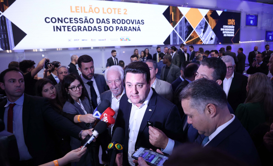 A disputa do Lote 2 do novo pacote de concessões rodoviárias do Paraná aconteceu na sede da B3, a Bolsa de Valores, em São Paulo, com a participação do governador Carlos Massa Ratinho Junior e do ministro dos Transportes, Renan Filho.