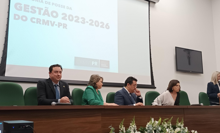 posse do novo presidente do Conselho Regional de Medicina Veterinária, Adolfo Yoshiaki Sasaki, nesta segunda-feira, na Fetaep