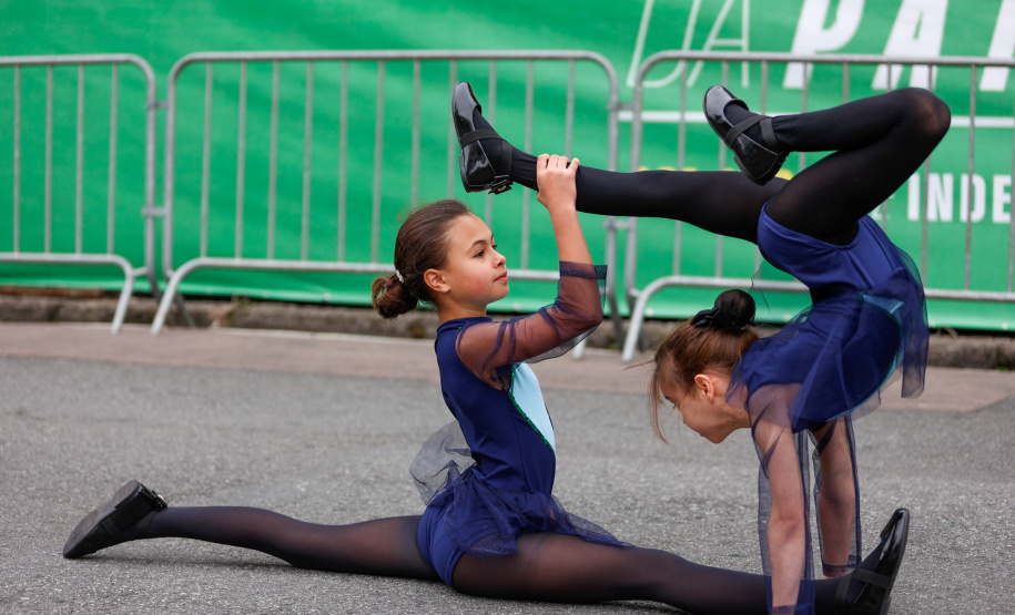 Milhares de pessoas participam do desfile de 7 de setembro em Curitiba