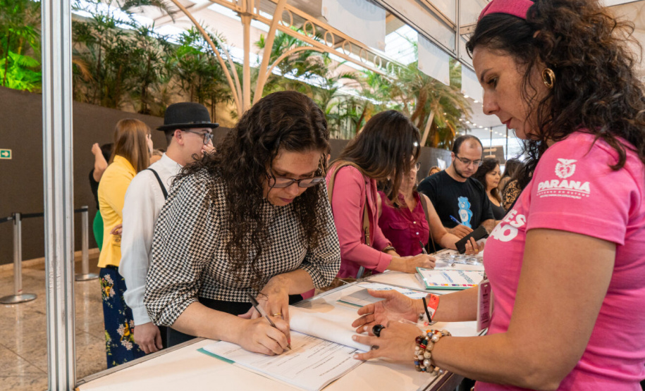 Educação reúne 800 educadores em encontro de formação continuada em Foz do Iguaçu