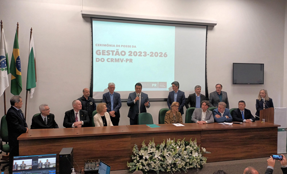 posse do novo presidente do Conselho Regional de Medicina Veterinária, Adolfo Yoshiaki Sasaki, nesta segunda-feira, na Fetaep